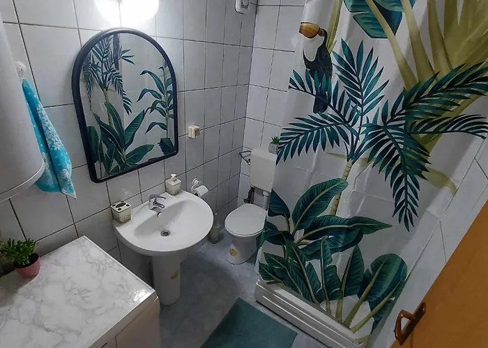 Ira's Place Near Area Апартаменты Скопье