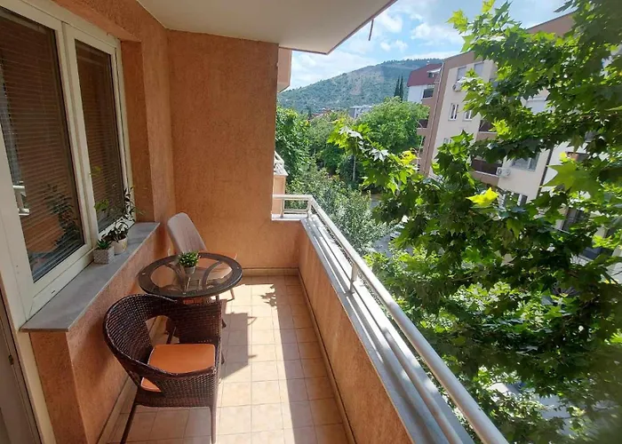 Ira's Place Near Area Апартаменты Скопье